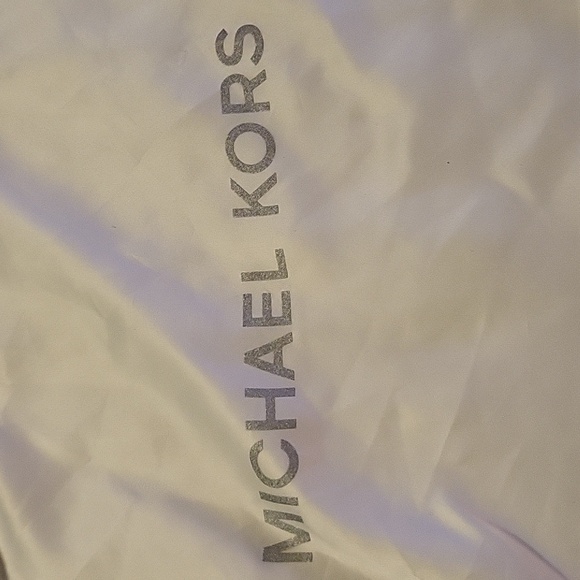 Gorgeous MK BAG WITH WRISTLET - Picture 13 of 13